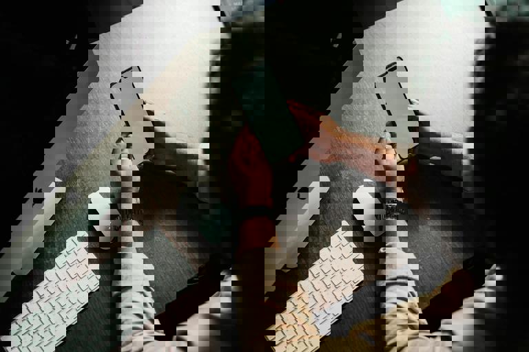 Tech Firm Unveils Wearable that Translates Sign Language Instantly